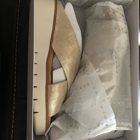 Gold sandal slides like walking on cotton. - Picture 3 of 6